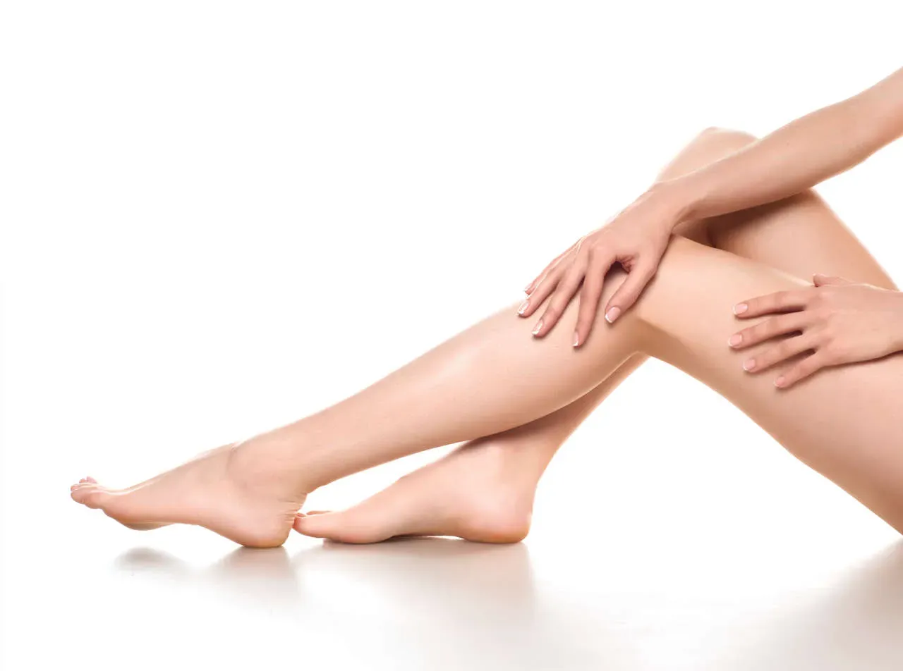 tampa laser hair removal model with hand on knee